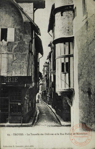 TROYES - La Tourelle des Orfèvres et la Rue Paillot de Montabert