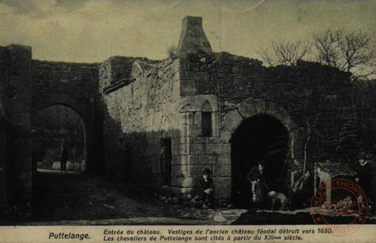 Puttelange : Entrée du château : Vestiges de l'ancien château féodal détruit vers 1630 : Les chevaliers de Puttelange sont cités à partir du XIIIème siècle