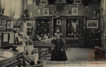 Mars-la-Tour : L'Abbé Faller dans son Musée. Ce Musée militaire a été fondé par M. Joseph Faller, Curé de Mars-la-Tour et inauguré le 16 Août 1902.