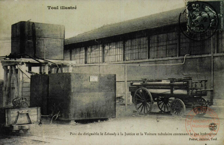 Toul illustré - Parc du dirigeable le Lebaudy à la Justice et la Voiture tubulaire contenant le gaz hydrogène