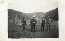 [Photographie de Léon Martha, Georges Cahen, Louis Everling et Jules Martha dans les années 1910]