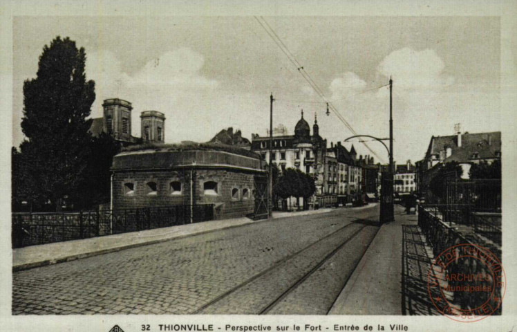 Thionville Perspective sur le Fort - Entrée de la Ville