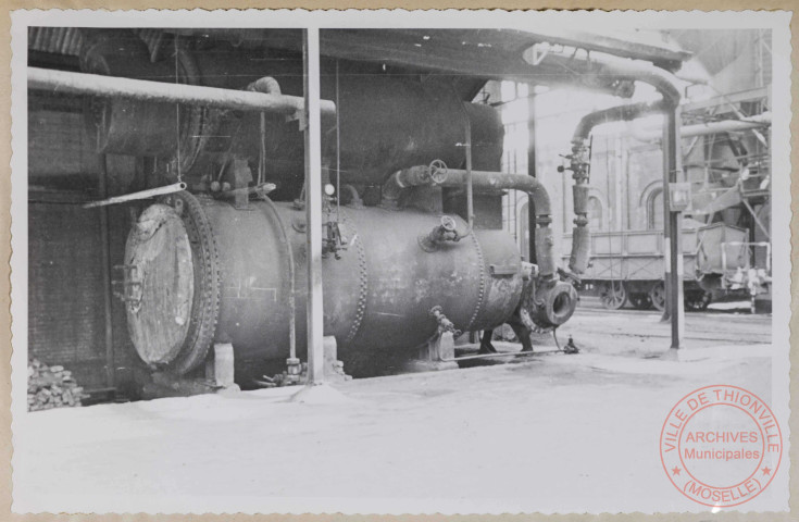 Chaudière de récupération n°4. Chaudière dégarnie de son calorifugeage.