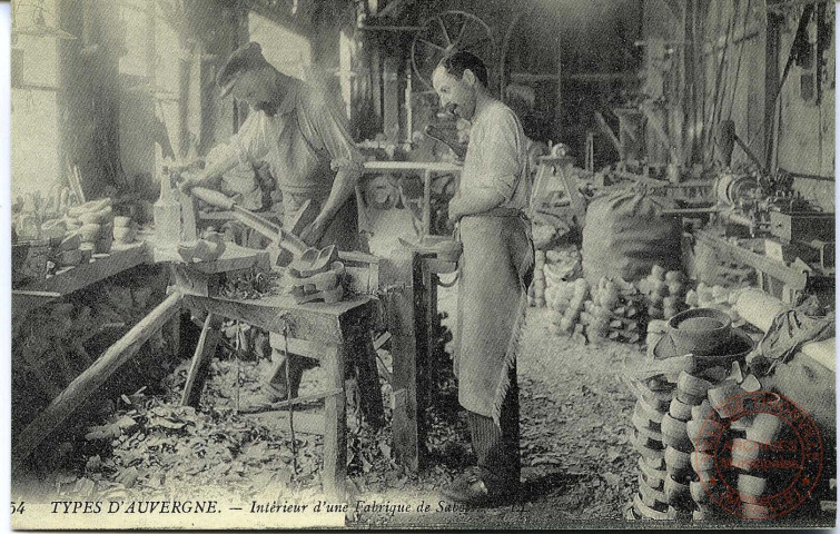 TYPES D'AUVERGNE - Intérieur d'une Fabrique de sabots