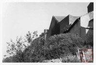 Château de Roussy-le-Bourg (commune de Roussy-le-Village). Tour sur la façade Sud-Ouest