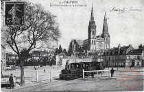 CHARTRES - La Place Chatelet et la Cathédrale