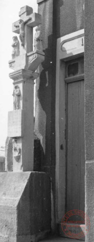 Bildstock situé place Saint-Hubert, face à l'école Victor-Hugo d'Ébange, cette croix de chemin a été érigée en 1692 par Francis Bock