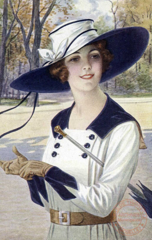 [Polychrome n° 1045 d'une série artistique "Au grand air" représentant une dame avec un chapeau, des gants et une ombrelle]