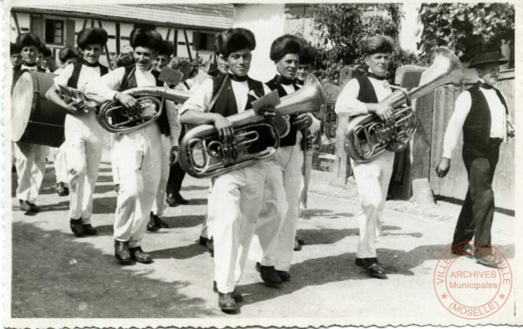 [Fêtes de la Libération de Colmar en 1946 - Défilés]