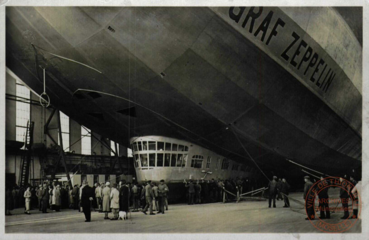 'Graf Zeppelin' startbereit in der Halle