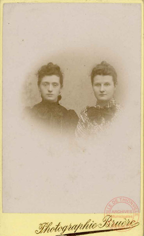 Portrait de deux femmes
