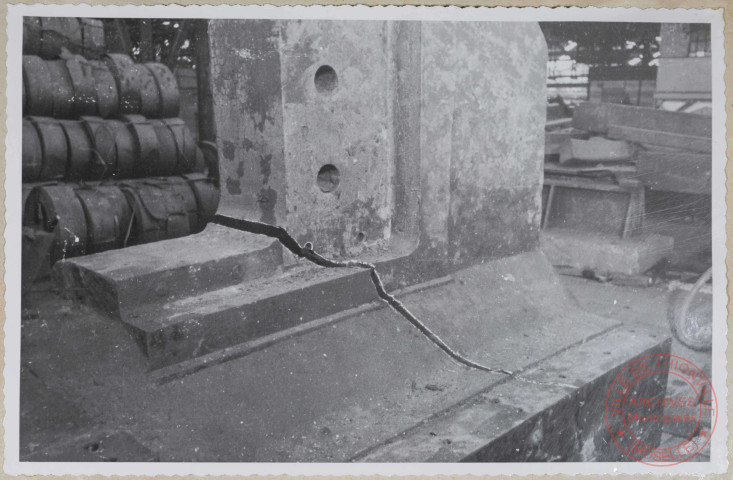 Cisaille de 300. Porte-lame intérieur cassé.