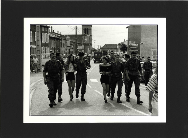 L'attrait de l'uniforme (1-2-3)