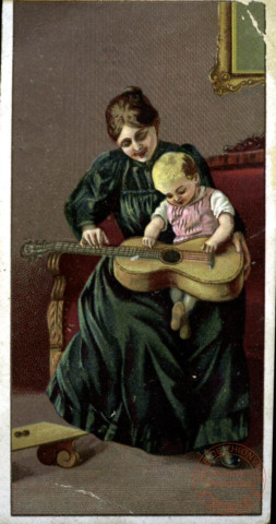 Une mère et son enfant jouant à la guitare.