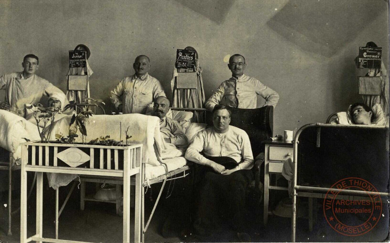 [Vue d'une chambre de l'hôpital militaire de Thionville en 1918]