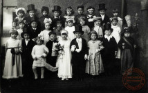 [Carnaval du 2 février 1936 - enfants déguisés en adultes]