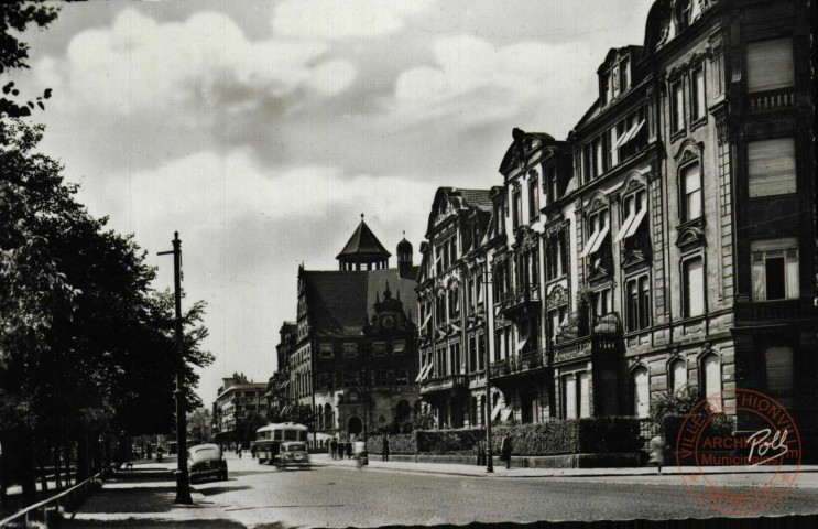 Thionville - Place de la République et l'Hôtel des Postes