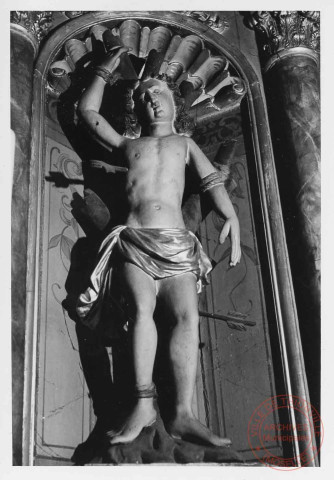 Statue située à la chapelle Notre-Dame de Rodemack