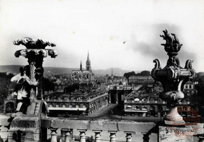 Nancy (Meurthe-et-Moselle) - Vue sur la Place Stanislas et l'Eglise Saint-Epvre-