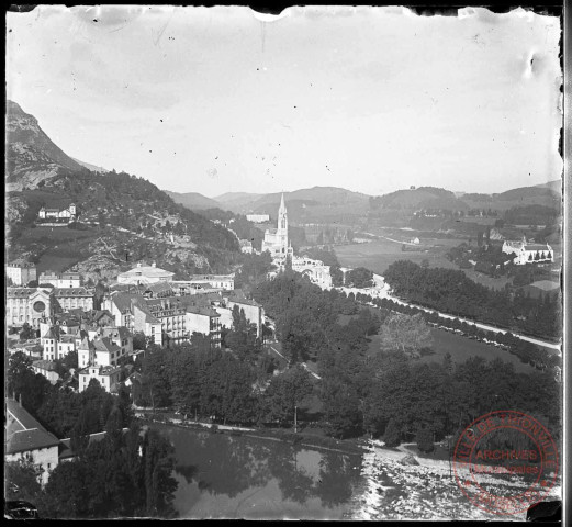 Lourdes - Vue plongeante sur la Basilique depuis le fort