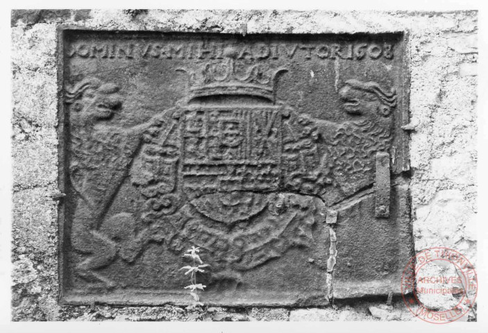 Taque des Halsbourg à l'ancien presbytère situé Chemin de Ronde à Rodemack