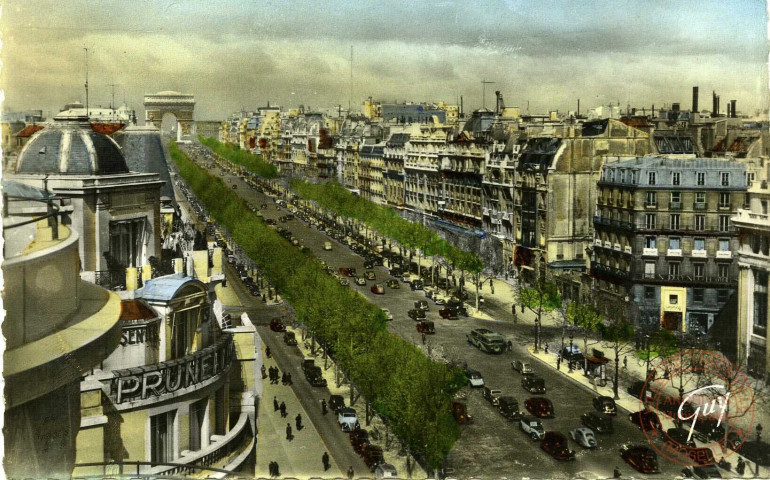 Paris et ses Merveilles - L'Avenue des Champs Elysées vu de l'Arc de Triomphe de l'Etoile