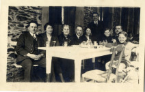 [Photographies de repas de famille avec Léon Martha, Yvonne son épouse et Ernest le père dans les années 1920]