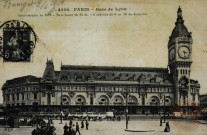 Paris - Gare de Lyon - Reconstruite en 1899 - Tour haute de 64 m. - 4 cadrans de 6 m 40 de diamètre