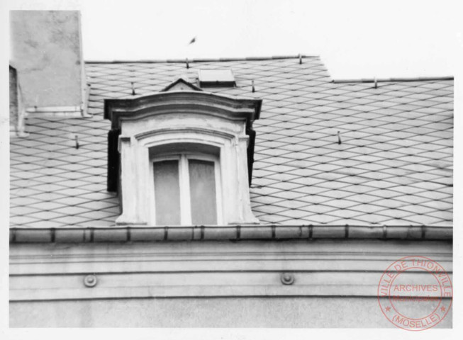 31 et 33 place du Marché, corniche et mansarde - Thionville