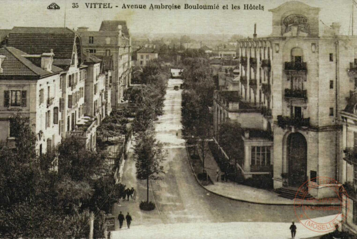 VITTEL - Avenue Ambroise Bouloumié et les Hôtels