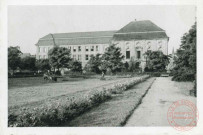 Le lycée Charlemagne vu depuis le square René Schwartz