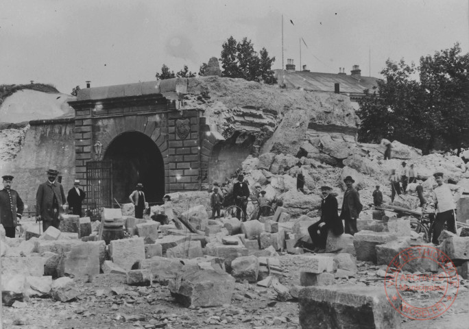 [Démolition de la Porte de Metz]