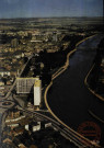 Thionville (Moselle) - La Moselle canalisée, magnifique voie navigable, relie par le Rhin, la Lorraine à la Ruhr et à la mer du Nord