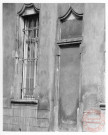 Cour du Château, ruelle entre la Tour aux Puces et l'ancienne maison des Raville, porte murée - Thionville