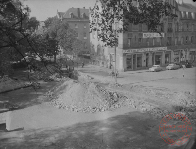 [Travaux de pose de conduites entre le quai Marchal et la place du Luxembourg]