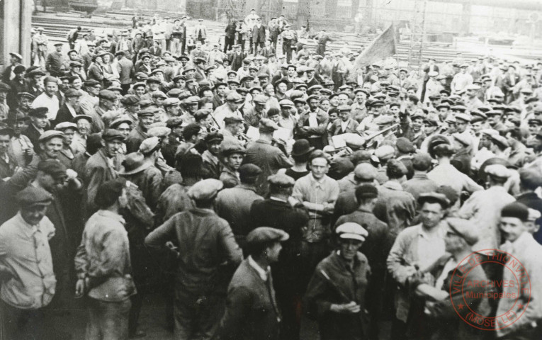 Meeting d'ouvriers grévistes à la Société Métallurgique de Knutange