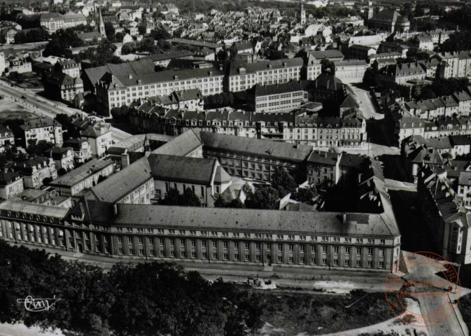 Thionville (Moselle) - Vue aérienne - Institut Notre-Dame, Collège Moderne, Ecole Poincaré