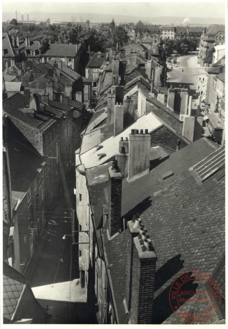 [Thionville, vue en hauteur de la rue de la Tour prise depuis le Beffroi]