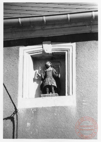 Statuette de Saint-Donat située dans une niche d'une maison à Gavisse. Lieu exact non déterminé