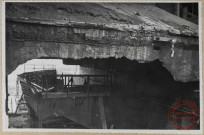 Tour d'extinction. A remarquer le mauvais état des poutres en béton armé de la tour d'extinction. On voit également le coke-car qui est à habiller complètement.