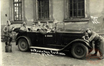 [Soldats français dans une voiture dans les années 1920]