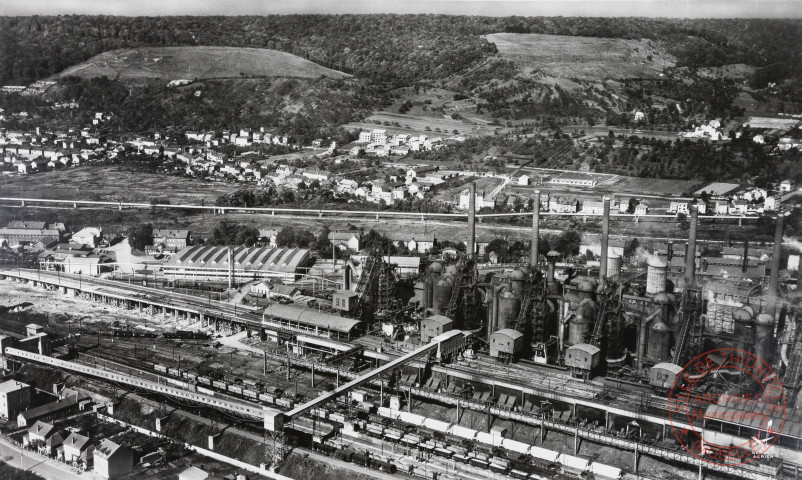 [Vue aérienne des hauts-fourneaux à Rombas]