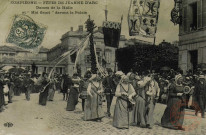 COMPIEGNE - Fêtes de Jeanne-D'Arc - Dames de la Halle et 'Mai fleuri' devant le palais