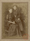 [Portrait de 2 femmes réalisé au studio Léo Bartsch, Schillerstrasse N°10 (rue d'Angleterre) à Thionville]