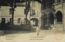 Diedenhofen = Thionville : Hof des früheren Hospitals = Cour de l'ancien hospice