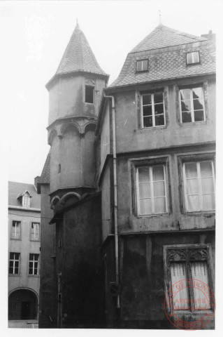 Cour du Château, ancienne maison des Raville, batiment C de la mairie - Thionville