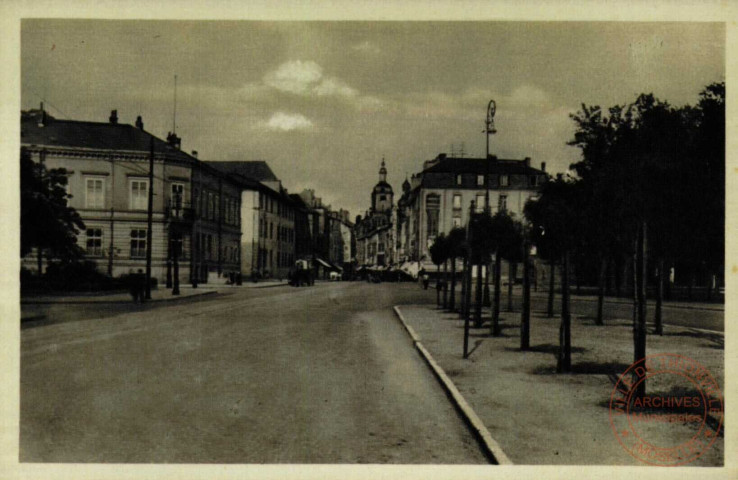 Thionville : rue de Paris, place de la République