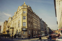 [Immeuble à l'ange de la rue de la Paix et de la Place de la République]