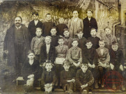 [Photo de groupe d'élèves de l'école primaire de Volkrange en 1930]