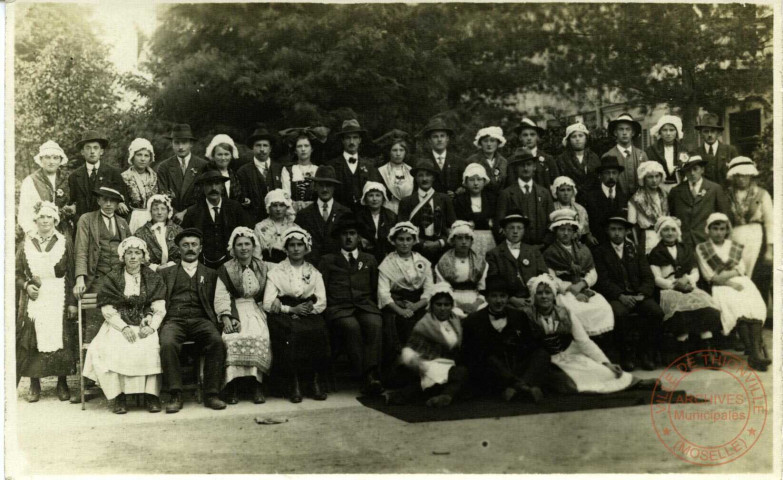 [Fêtes de la la Libération de Hayange en novembre 1918 en présence du général MANGIN]